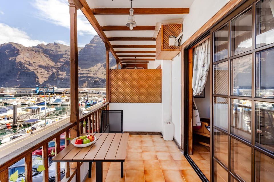 Day, Natural landscape, View (from property/room), Balcony/Terrace, Seating area, Dining area, Landmark view, Mountain view
