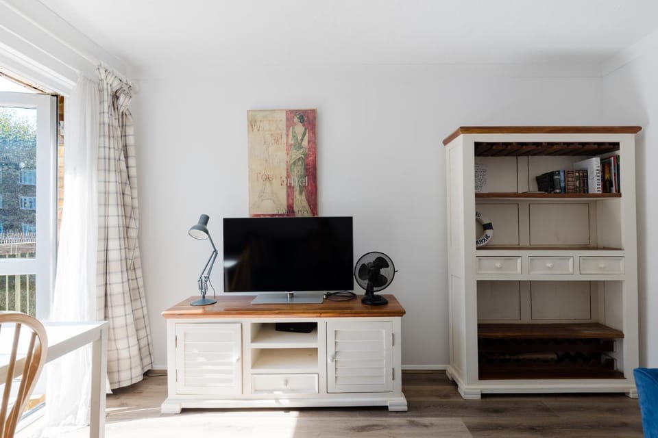 Modern and Spacious Central 1 Bedroom Apartment with Balcony Apartment in London Borough of Southwark