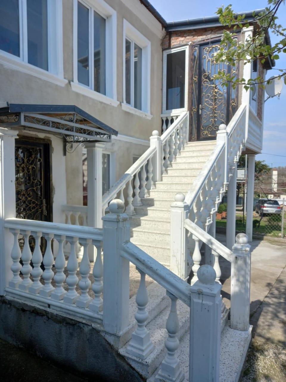 Property building, Day