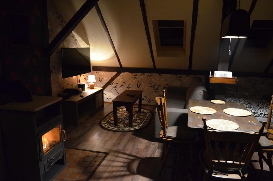 Night, TV and multimedia, Seating area