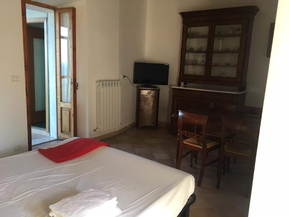 Bed, Living room