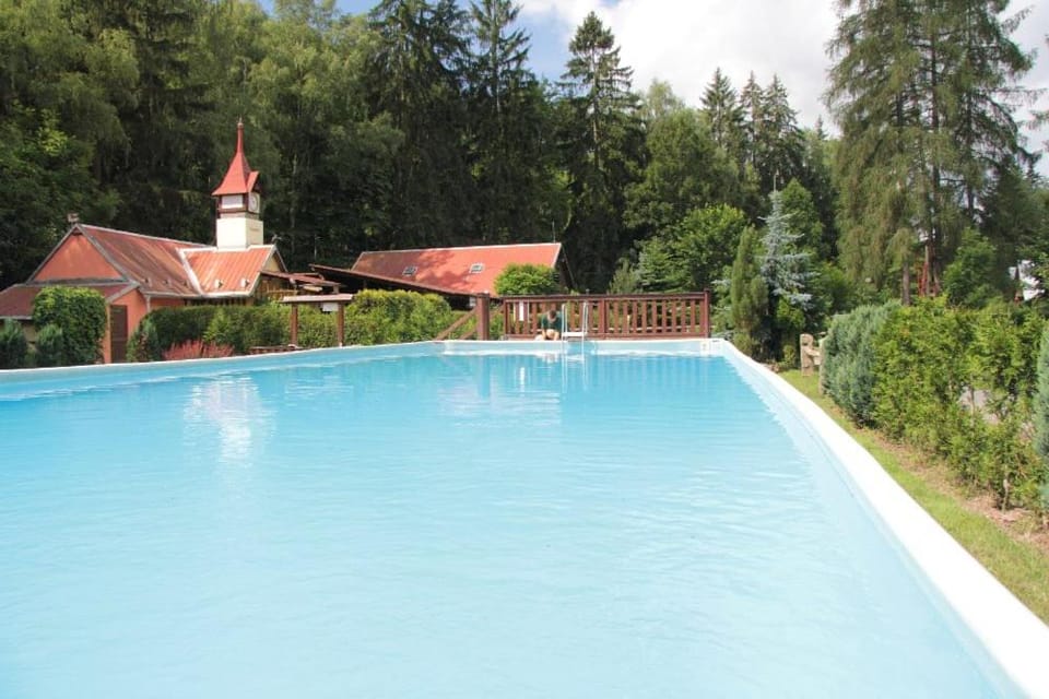 Swimming pool, Swimming pool