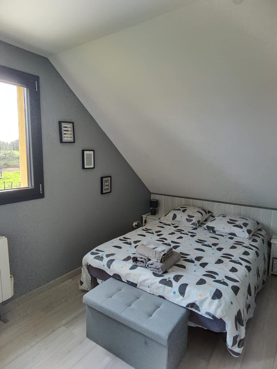 Bed, Photo of the whole room, Bedroom