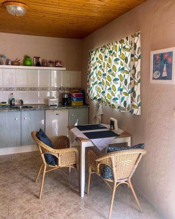 Dining area, kitchen