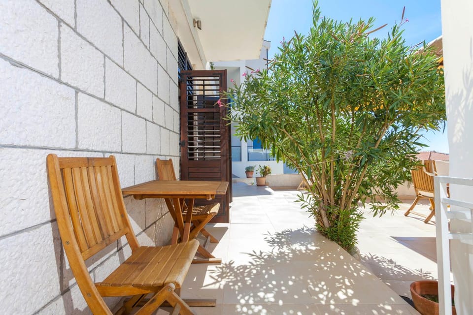 Guesthouse Mate Ledic Bed and Breakfast in Brela