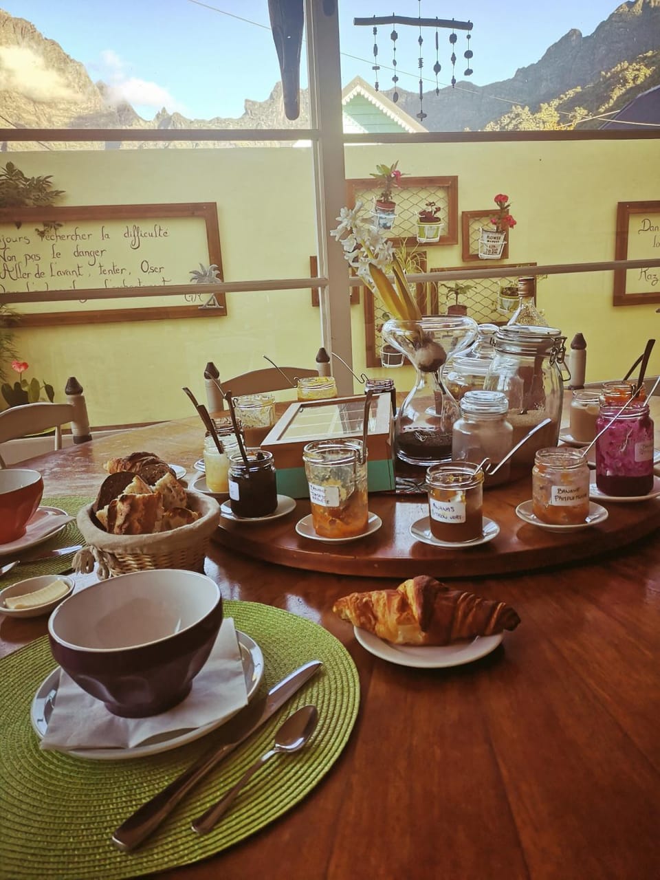 Mountain view, Breakfast