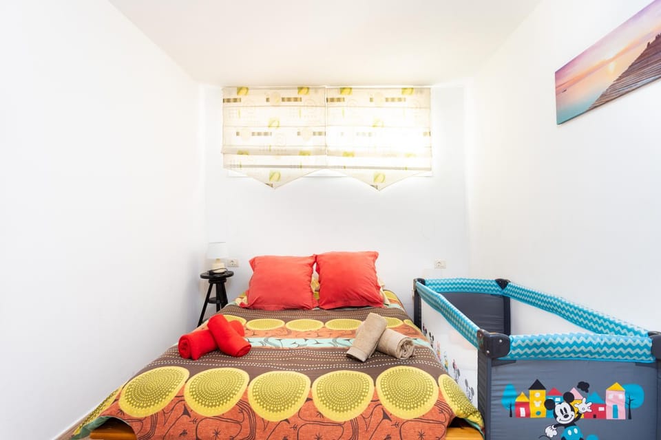 Bedroom, cot
