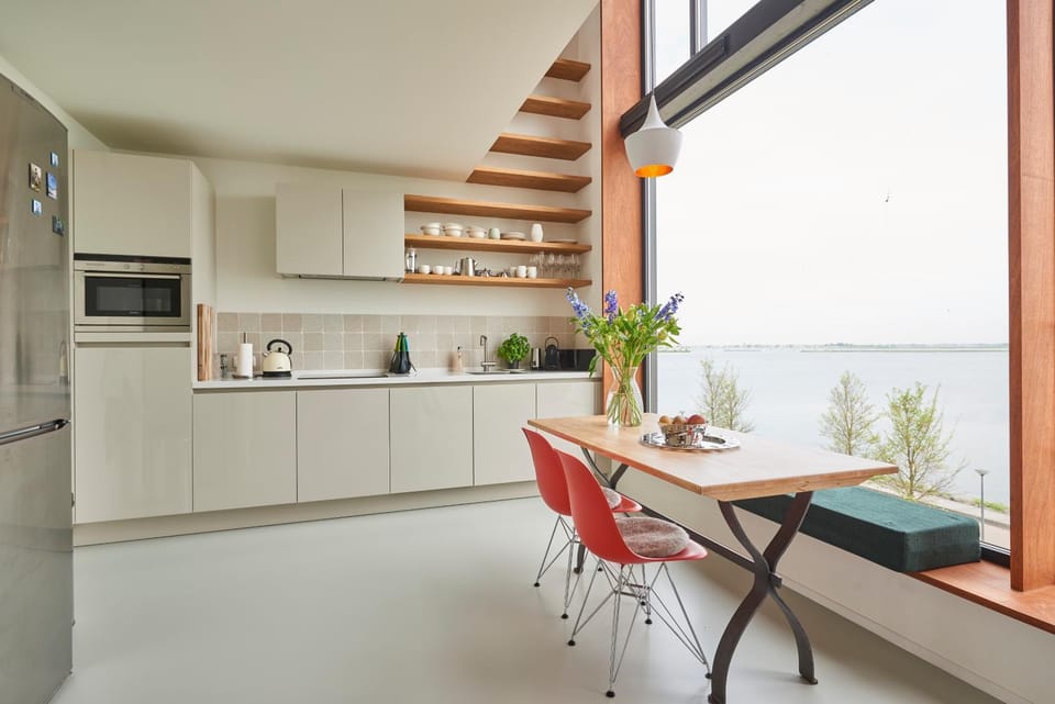 Kitchen or kitchenette, Lake view, Sea view