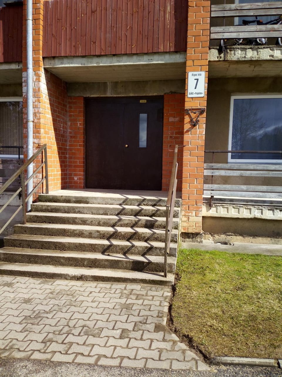 Facade/entrance