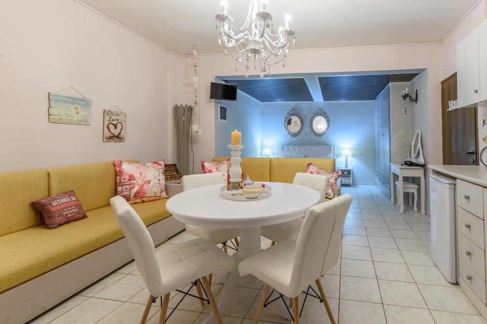 Living room, Photo of the whole room, Seating area, Dining area