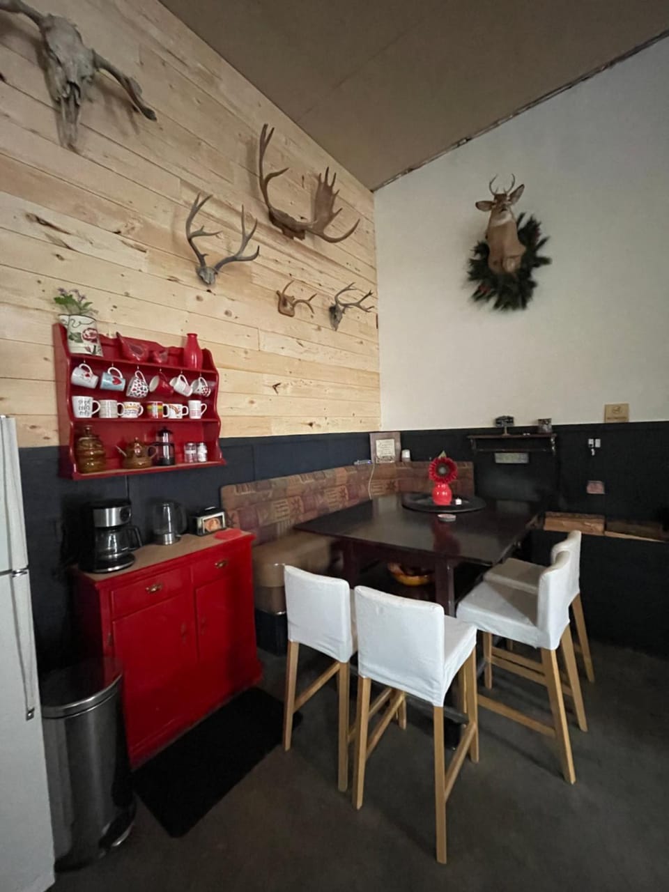 Nanimahoo's Sled N'Bed Bed and Breakfast in British Columbia