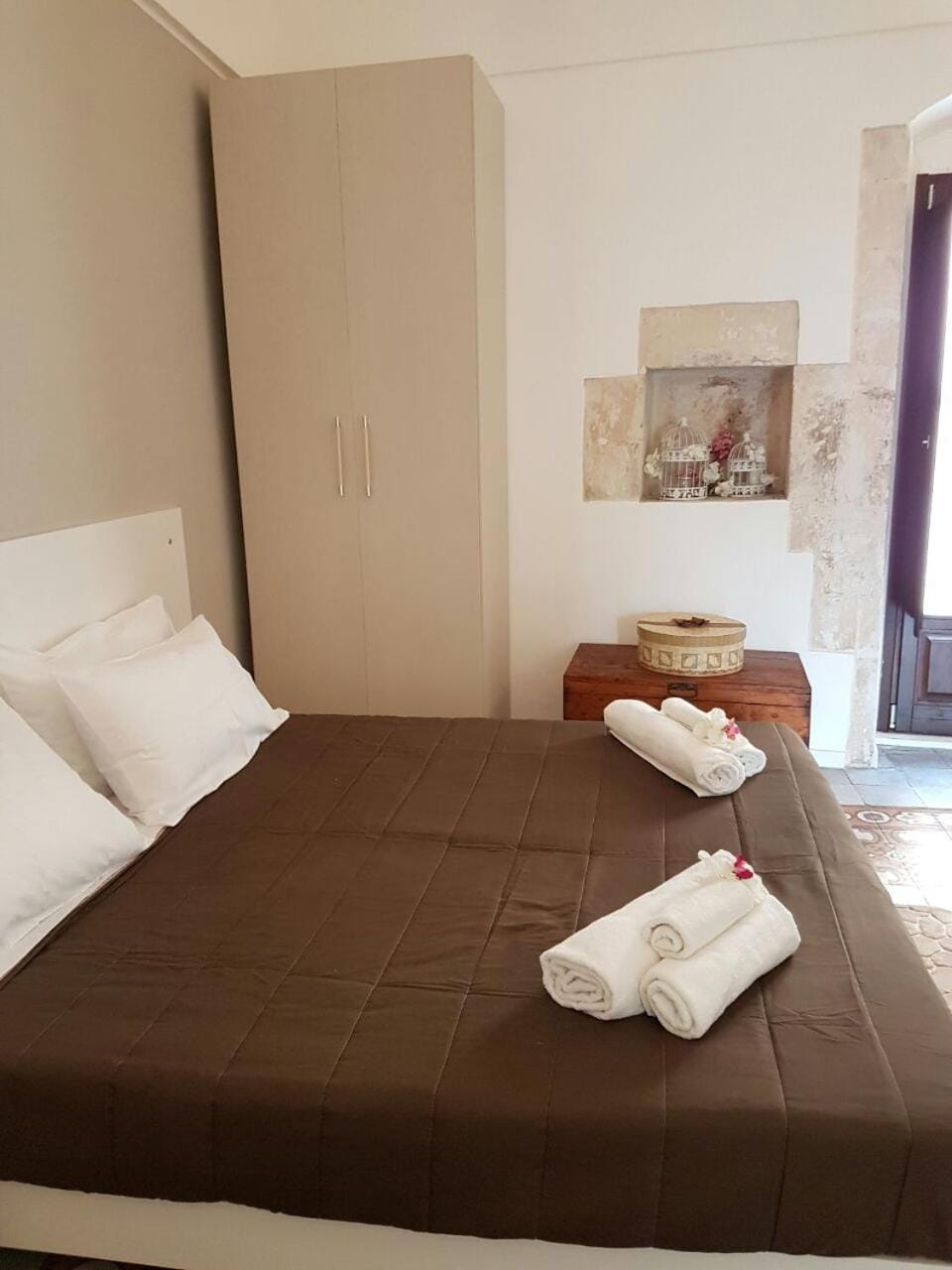 Bed, Bedroom, microwave, towels