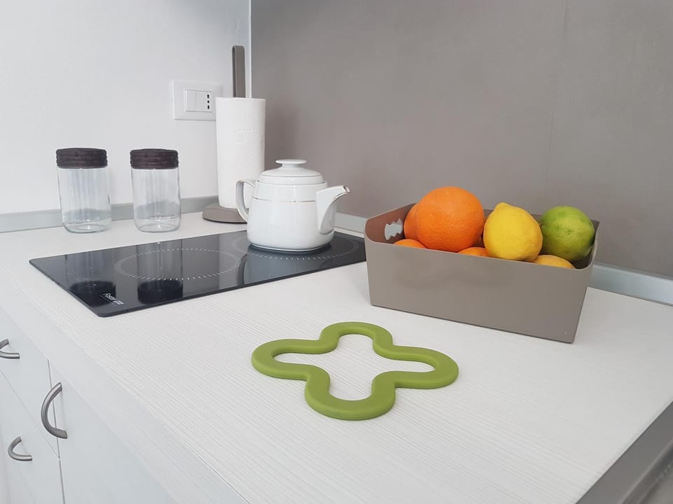 Coffee/tea facilities, Balcony/Terrace, Kitchen or kitchenette, Decorative detail, Dining area, kitchen