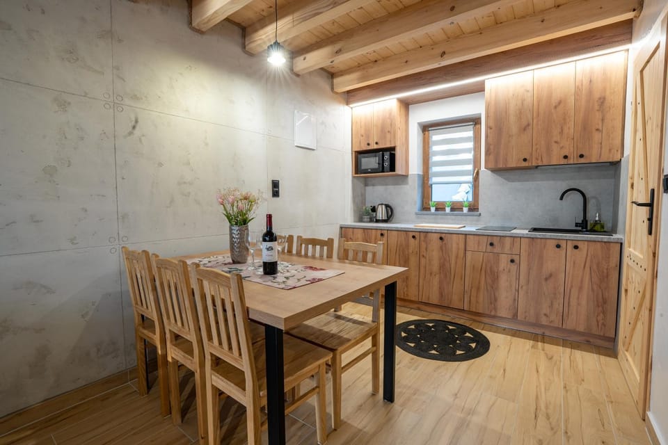 Kitchen or kitchenette, Dining area, pet friendly, stove
