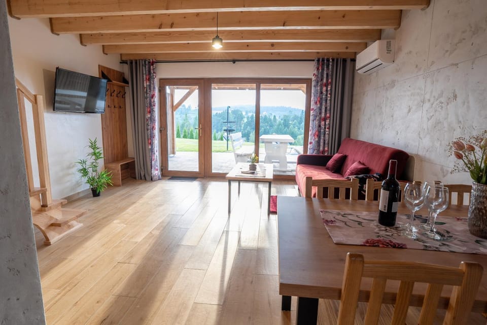 Communal lounge/ TV room, Natural landscape, TV and multimedia, View (from property/room), Living room, Seating area, Dining area, Evening entertainment