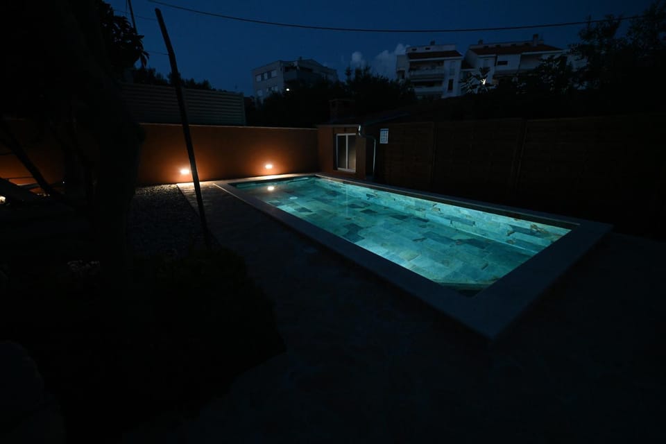 Brane Apartments with shared swimming pool Apartment in Zadar