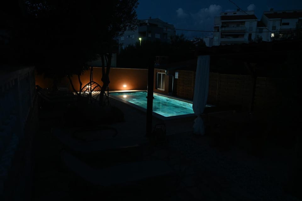 Brane Apartments with shared swimming pool Apartment in Zadar