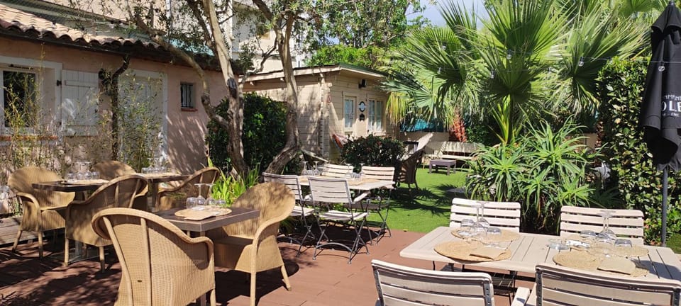 Patio, Restaurant/places to eat, Balcony/Terrace, Food and drinks, Food and drinks, Banquet/Function facilities, Food, Food