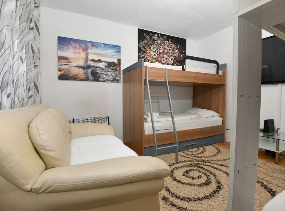 bunk bed