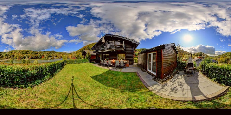 Property building, Facade/entrance, Neighbourhood, BBQ facilities, BBQ facilities, Garden, Garden, Balcony/Terrace, Balcony/Terrace, Food, Food, Garden view, Garden view, Lake view, Lake view, group of guests, group of guests, acessibility