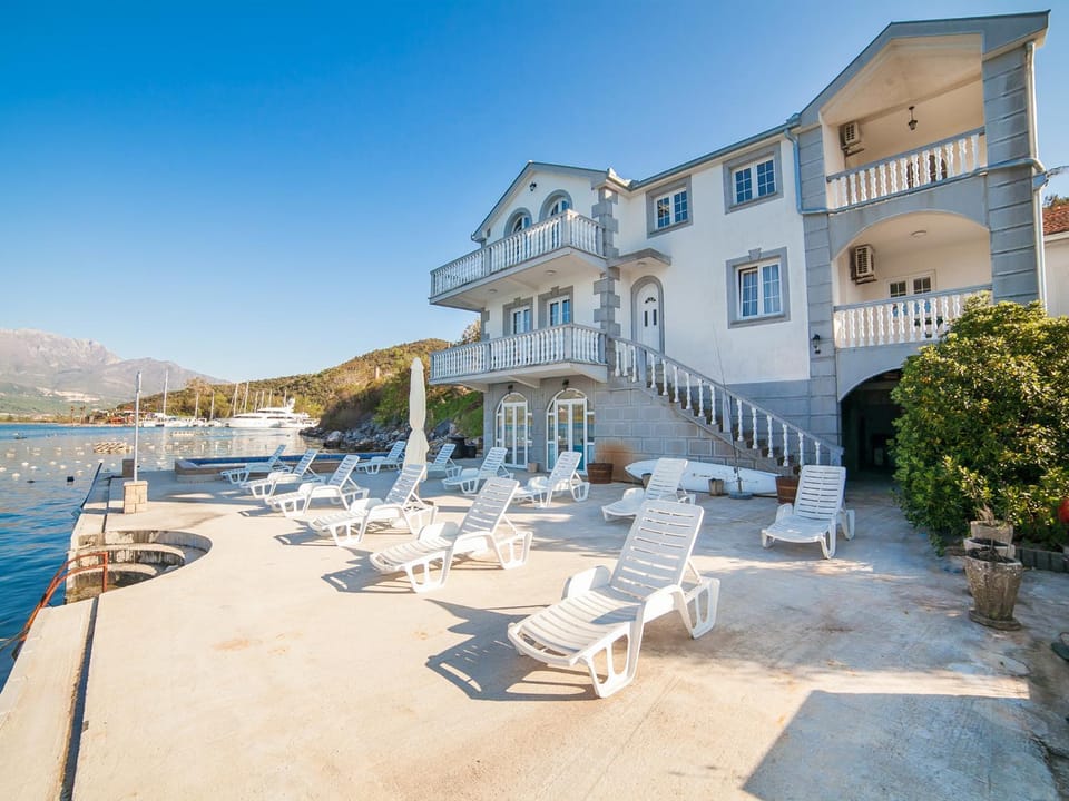 Facade/entrance, Beach