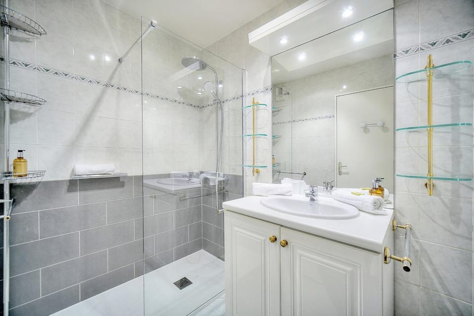Upstays - Sea view - Swimming Pool - Terrace Apartment in Cannes