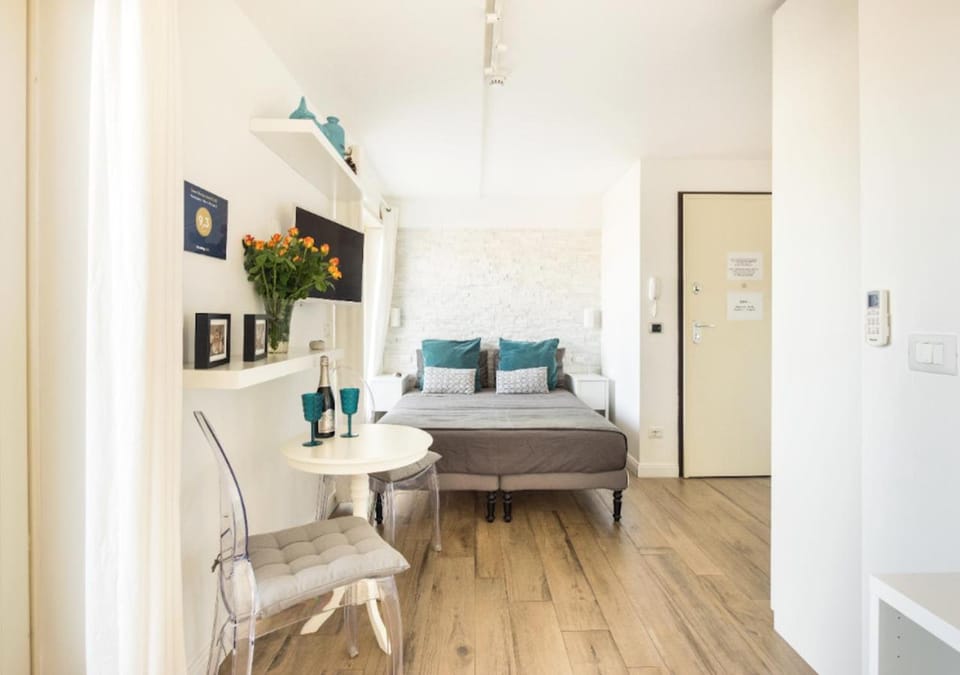 Terrace with Tiber View - Trastevere Apartment in Rome