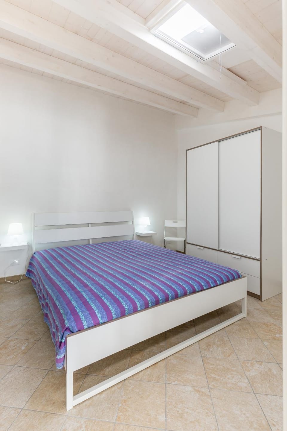 Bed, Photo of the whole room, Family
