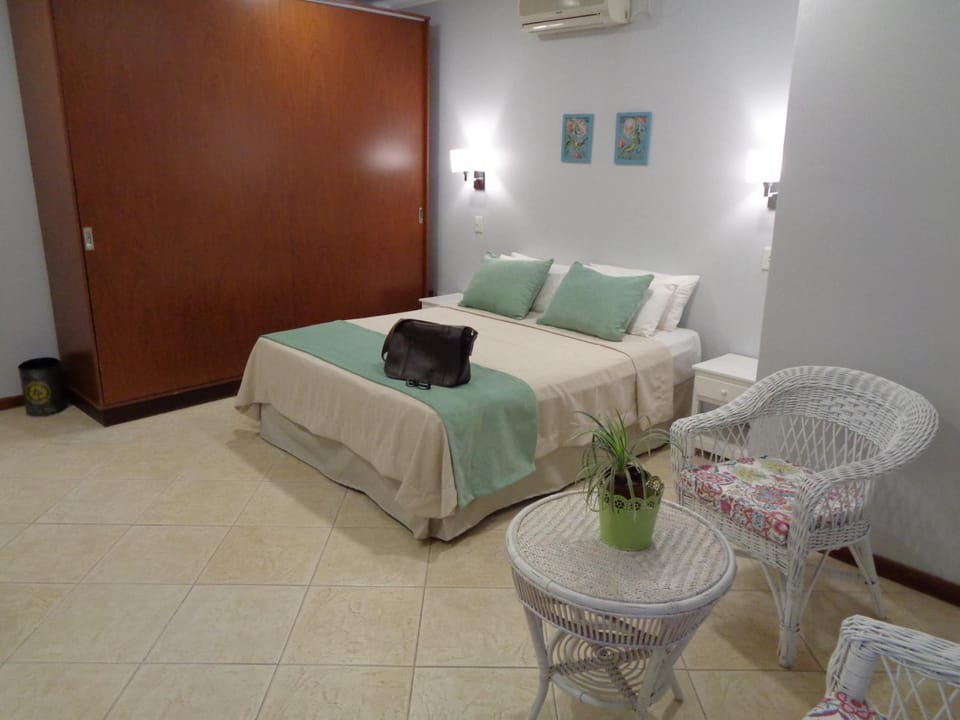 Bed, Photo of the whole room, air conditioner