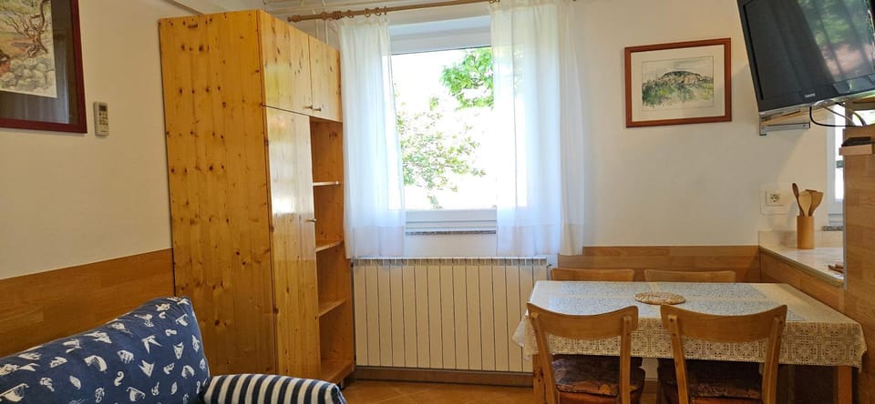 TV and multimedia, Dining area, furniture