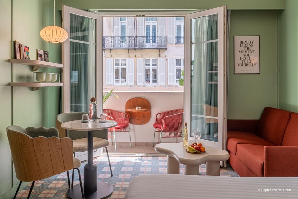 Balcony/Terrace, Photo of the whole room, Seating area, Dining area