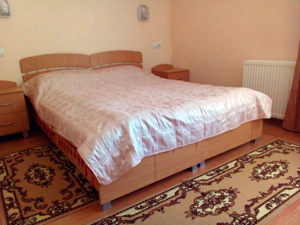 Bed, Photo of the whole room, Decorative detail