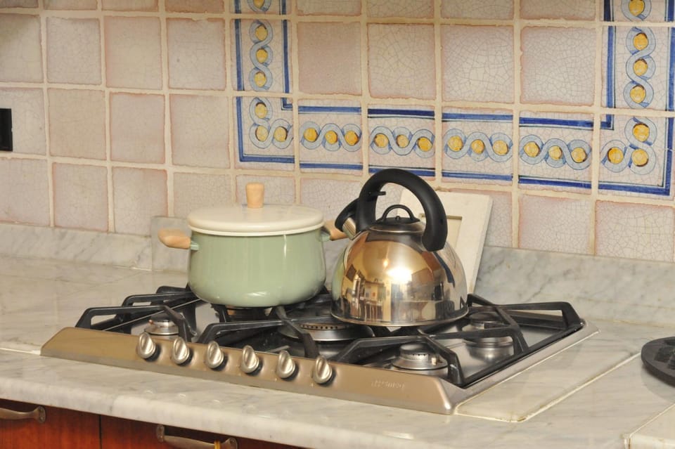 Kitchen or kitchenette, Decorative detail, Dining area