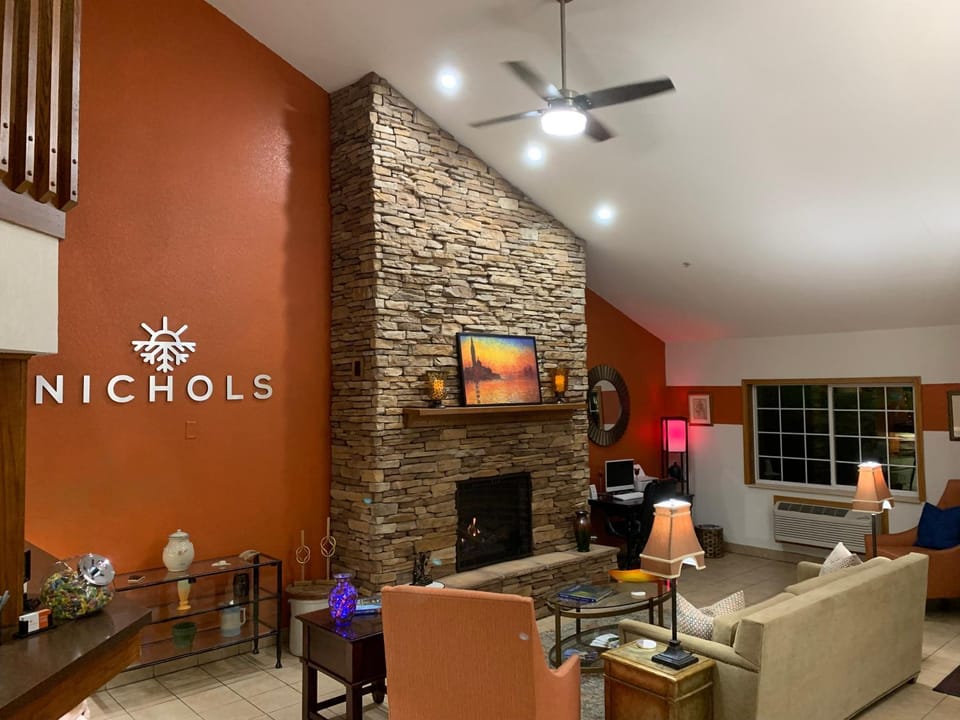 Seating area, flat iron