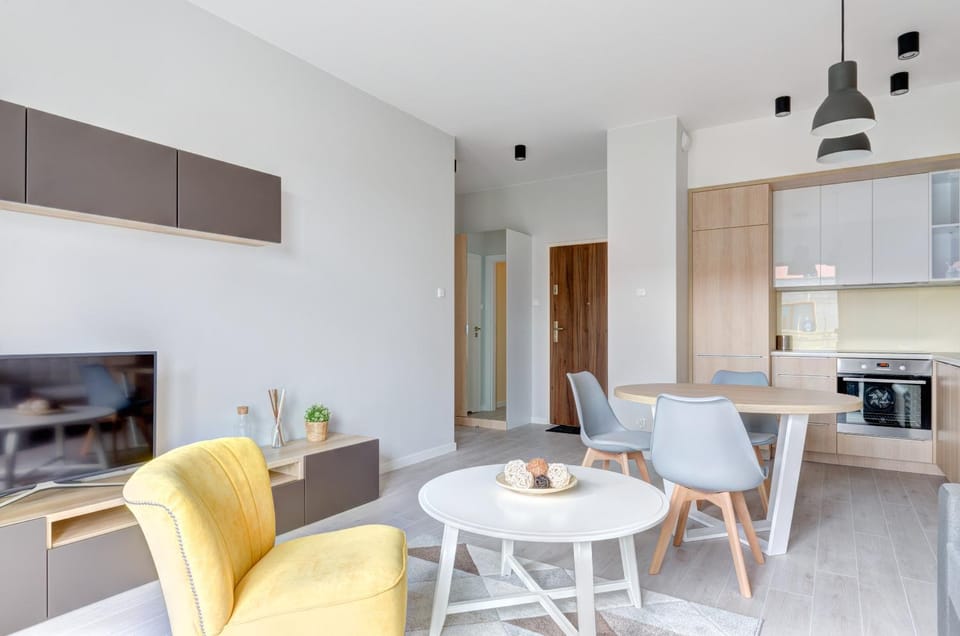 TV and multimedia, Kitchen or kitchenette, Living room, Seating area, Dining area