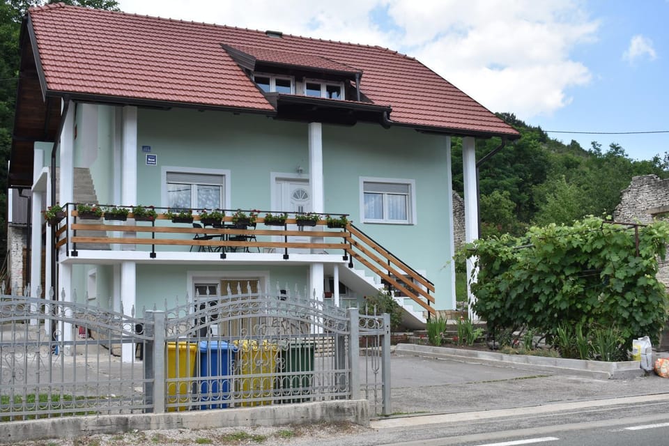 Property building, Facade/entrance