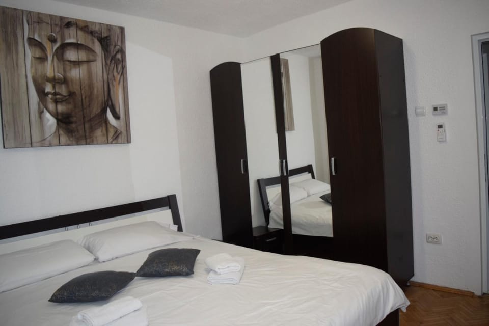 Bed, Photo of the whole room, Bedroom, wardrobe