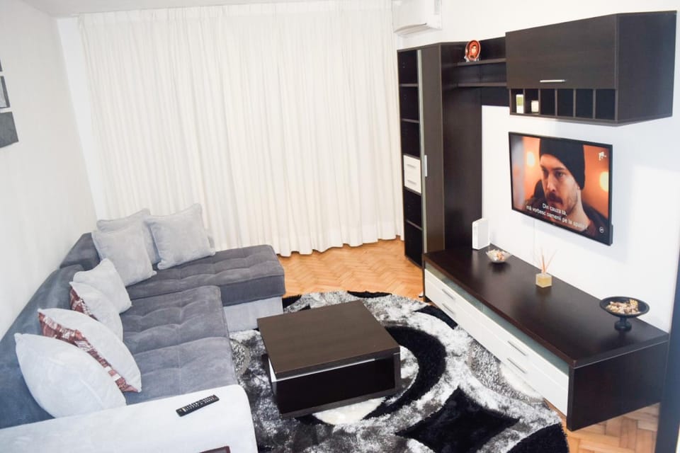 Communal lounge/ TV room, TV and multimedia, Living room, Seating area