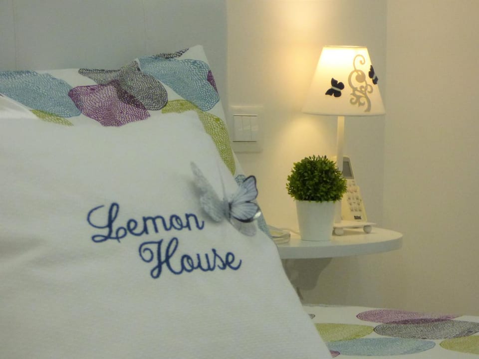 Bed, Logo/Certificate/Sign