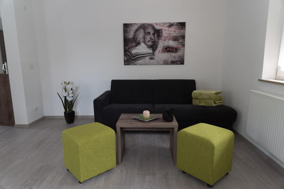 Day, People, Summer, Living room, Photo of the whole room, Decorative detail, On site, Guests, children, young children, older children, group of guests, Family