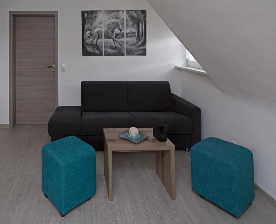 Staff, People, People, People, Living room, Other, Photo of the whole room, Decorative detail, Guests, children, young children, older children, group of guests, Family, Family, Family