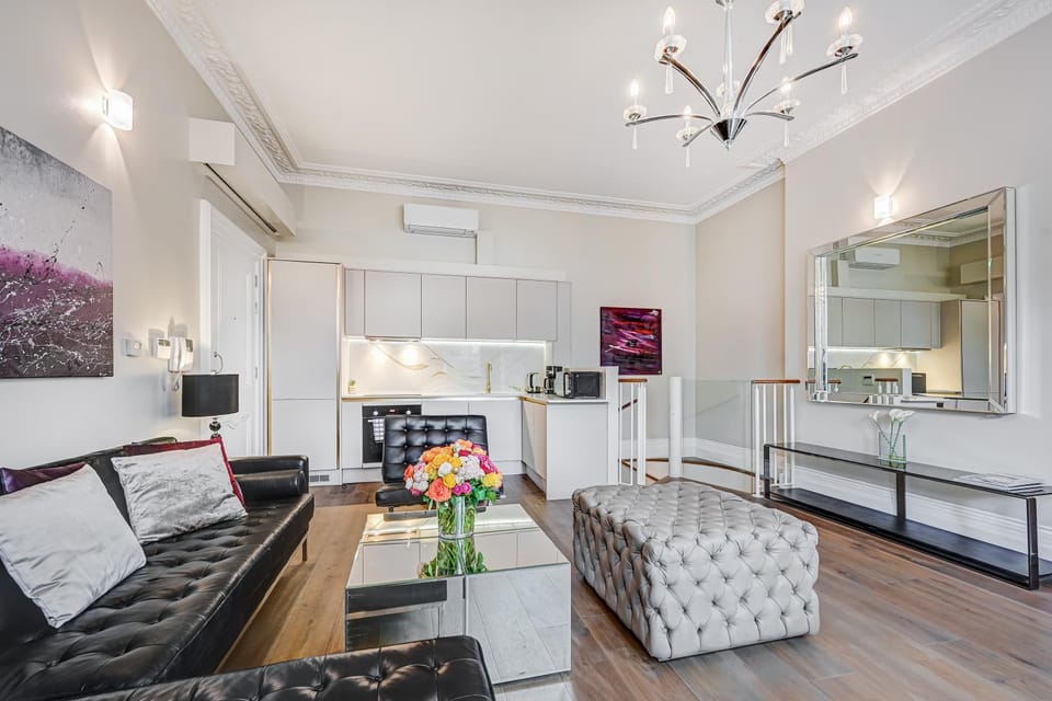 Kitchen or kitchenette, Living room, Photo of the whole room, Seating area, Dining area