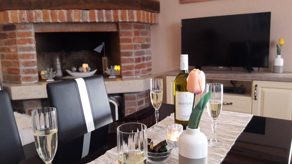 Seating area, Drinks