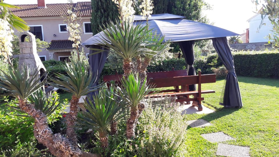 Natural landscape, BBQ facilities, Garden