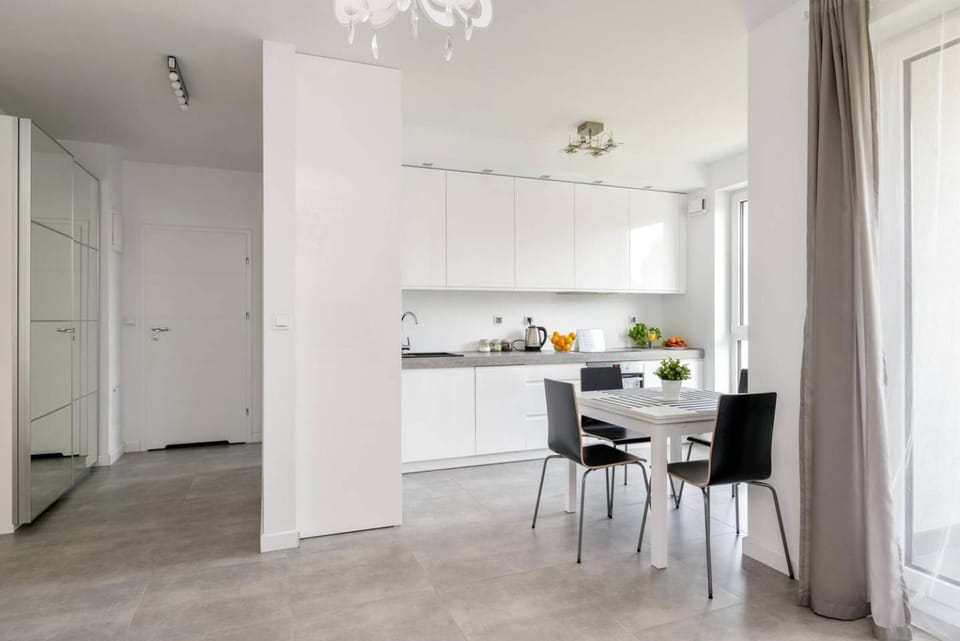 Coffee/tea facilities, Kitchen or kitchenette, Photo of the whole room, Decorative detail, Dining area, dishwasher, microwave, oven, stove, wardrobe