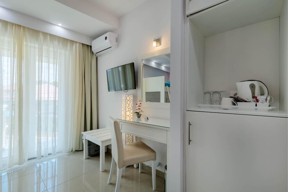 TV and multimedia, Coffee/tea facilities, air conditioner