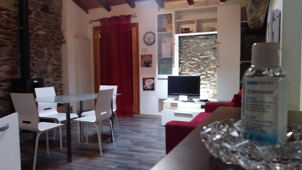Communal lounge/ TV room, Dining area