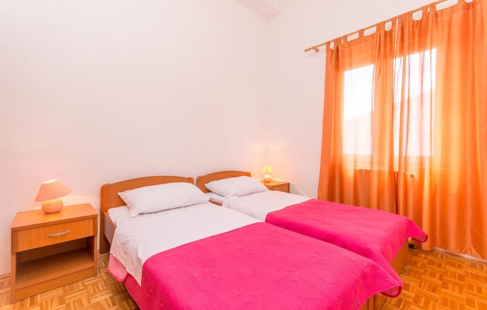 Bed, Night, Summer, Photo of the whole room, Bedroom