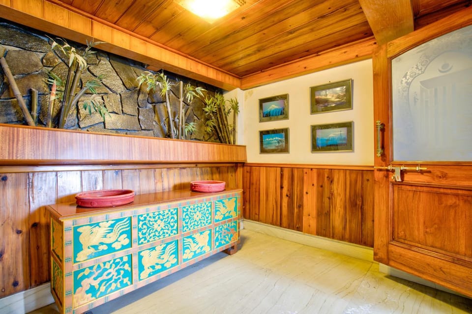 Decorative detail, Seating area