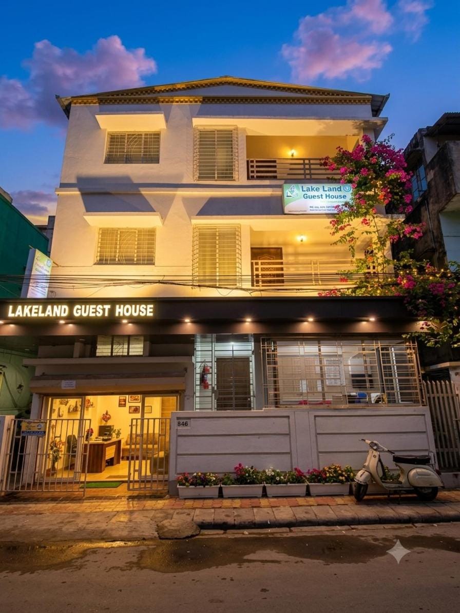 Property building, Facade/entrance